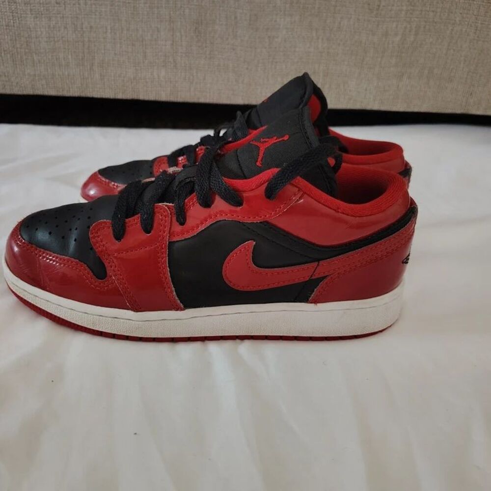 Jordan 1 Low SE Size 4y